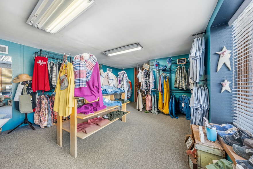 More Photos Of 811 Oregon St, Oshkosh Restaurant For Sale