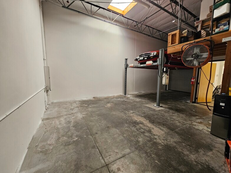 More Photos Of 74000 Dinah Shore Dr, Palm Desert Warehouse For Sale