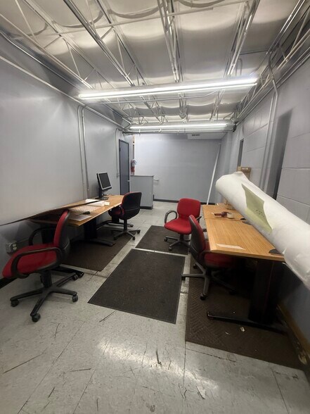 More Photos Of 911 N Frio St, San Antonio Manufacturing For Lease