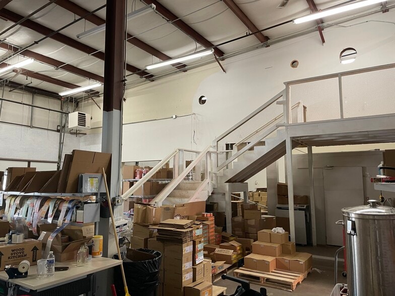 More Photos Of Lamy Drive & Lance Ln, Goffstown Warehouse For Lease