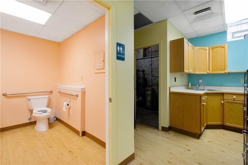 More Photos Of 626 5th Ave, Coraopolis Office Residential For Sale