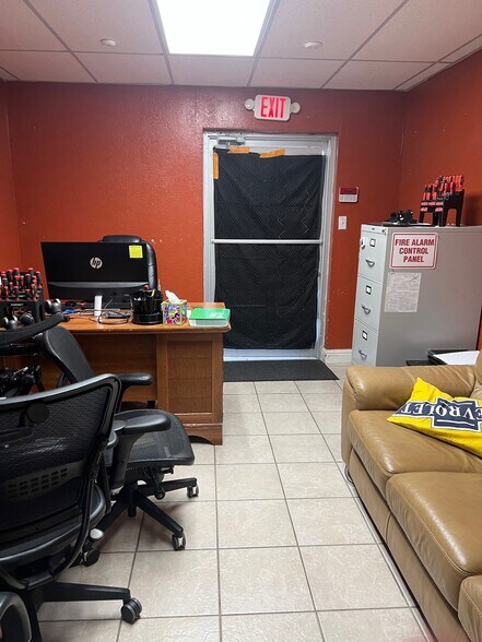 More Photos Of 575 7th St, Beaumont Office For Sale