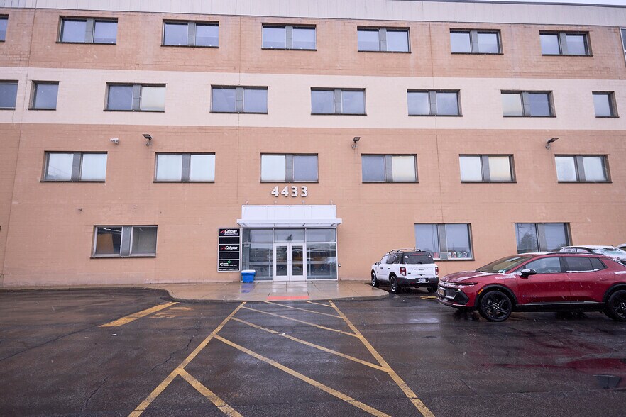 More Photos Of 4433 Genesee St, Cheektowaga Office For Lease