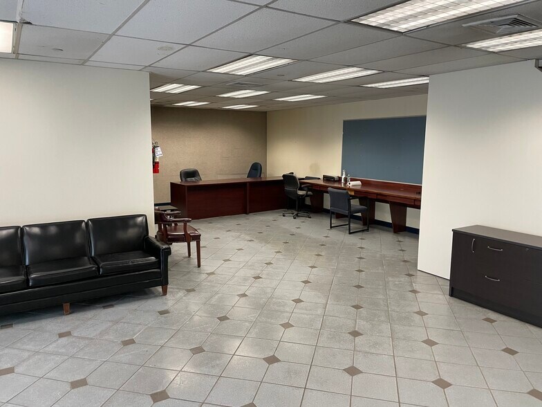 More Photos Of 4865 Arthur Kill Rd, Staten Island Warehouse For Lease