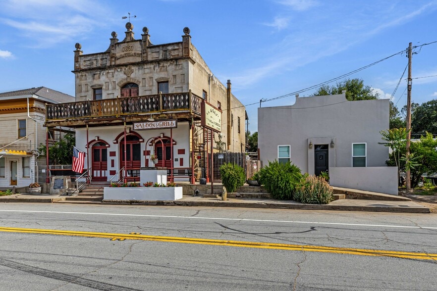 More Photos Of 30048 Yosemite Blvd, La Grange Bar For Sale