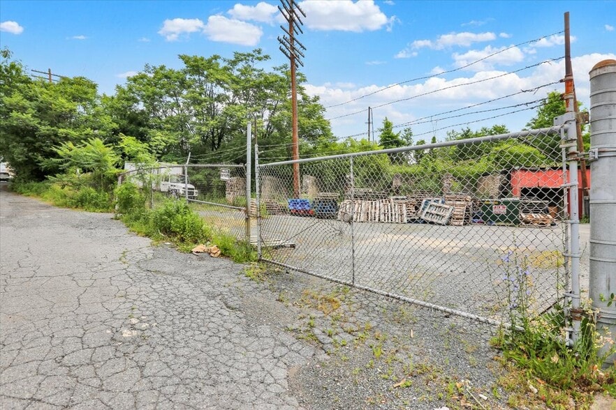 More Photos Of 701 Bingaman St, Reading Industrial For Sale
