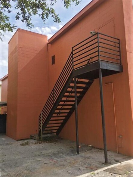 More Photos Of 9641 Gulf Blvd, Treasure Island Storefront Retail Office For Lease