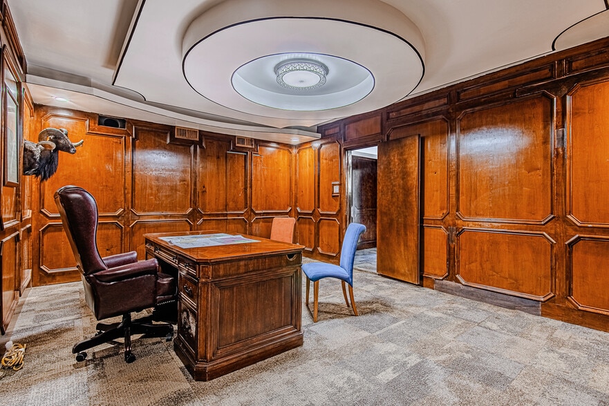 More Photos Of 1018 Shaver St, Pasadena Warehouse For Sale