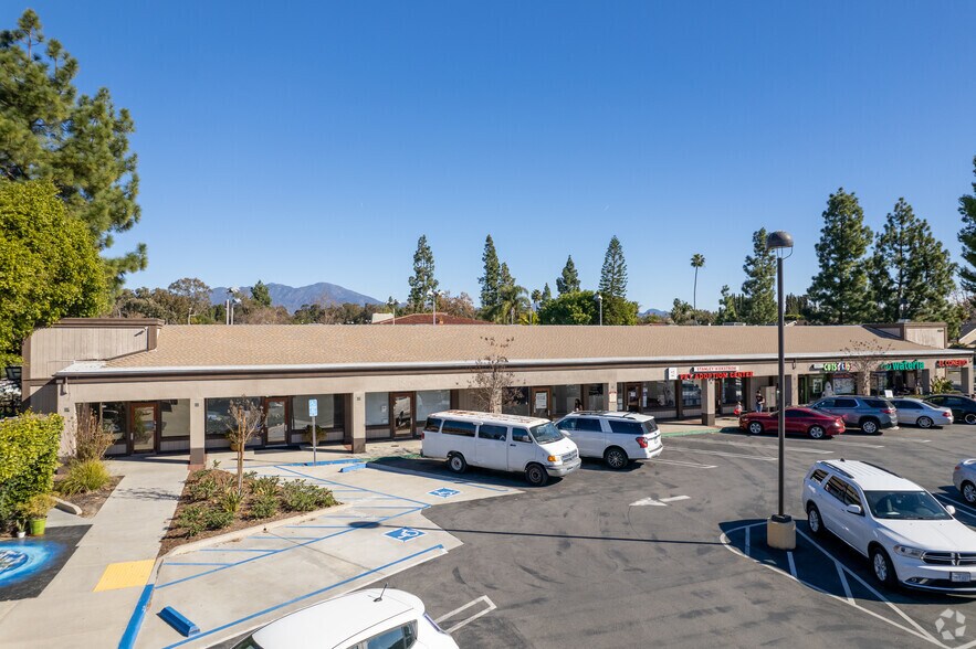 More Photos Of 24301 Muirlands Blvd, Lake Forest Freestanding For Lease