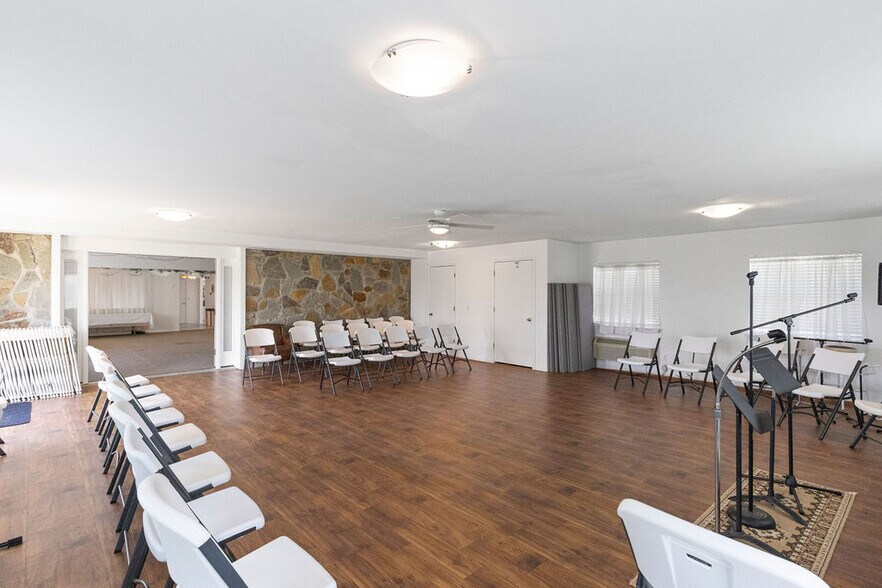 More Photos Of 58225 US-60, Fairland General Retail For Sale