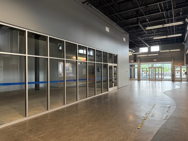 More Photos Of 15 Lund Rd, Saco Light Manufacturing For Lease