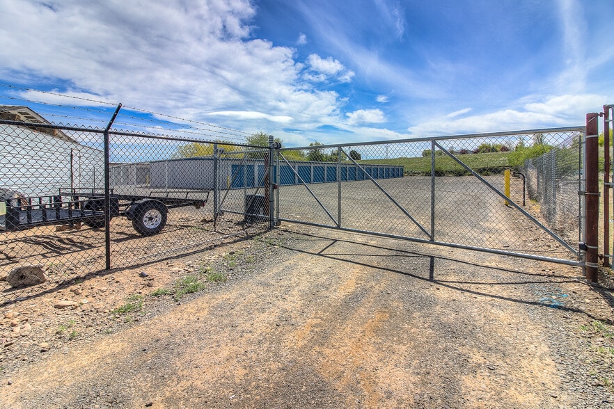 More Photos Of 46 Hatton Rd, Tieton Self Storage For Sale