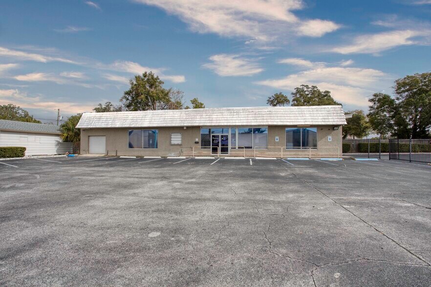 More Photos Of 4401 Edgewater Dr, Orlando Freestanding For Lease