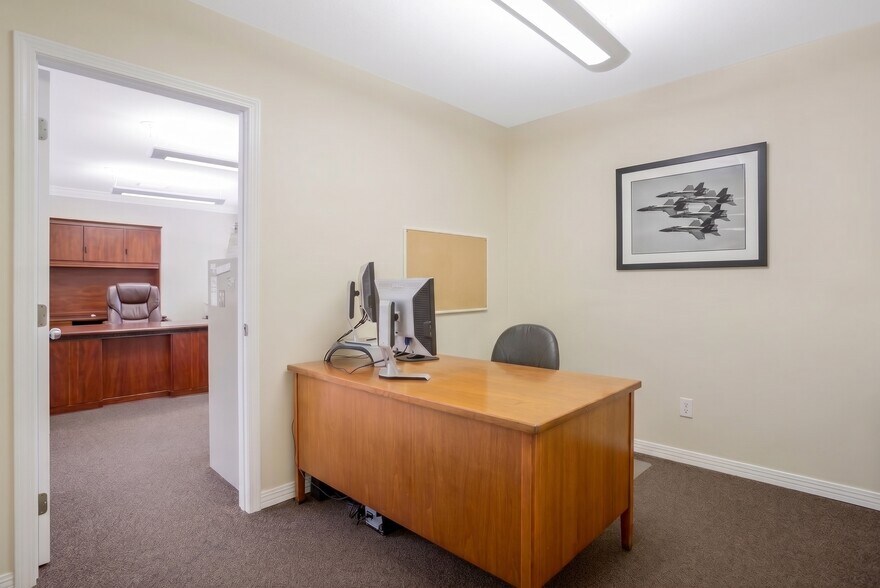 More Photos Of 6900 Fairfield Dr, Pensacola Office For Sale