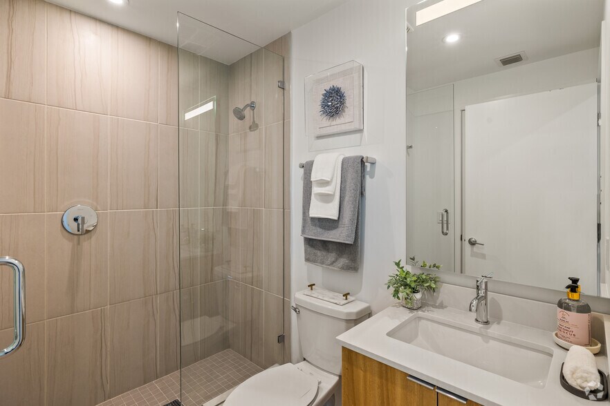 More Photos Of 201 Clearwater Dr, West Palm Beach Apartments For Lease