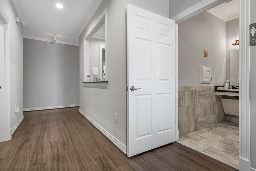 More Photos Of 425 Old Newman Rd, Frisco Medical For Sale