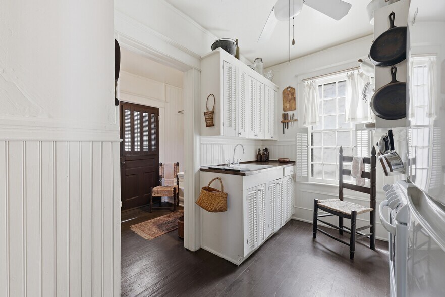 More Photos Of 50 Charlotte St, Saint Augustine Storefront Retail Office For Sale