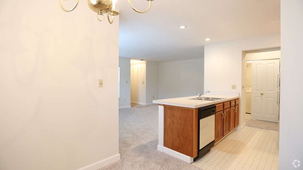 More Photos Of 210 Retreat Ln, Westerville Apartments For Sale