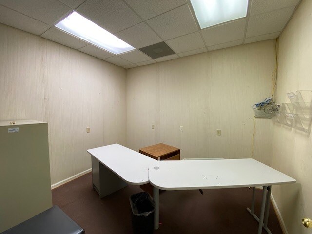 More Photos Of 1168 Bauskett St, Edgefield Warehouse For Sale