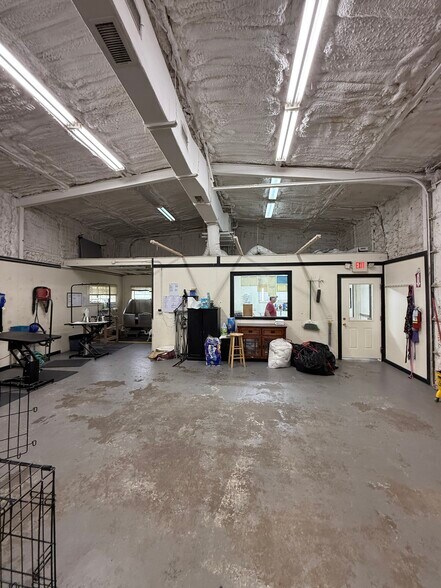 More Photos Of 2501 Interstate 45 N, Conroe Office For Lease