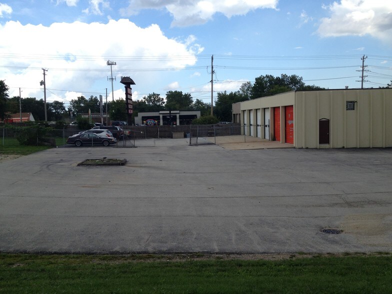 More Photos Of 2200 N Rand Rd, Palatine Freestanding For Sale