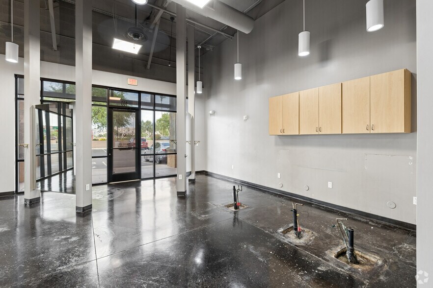 More Photos Of 1342 W Warner Rd, Tempe Unknown For Lease