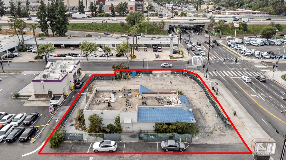 Primary Photo Of 15554 Roscoe Blvd, Van Nuys Fast Food For Lease