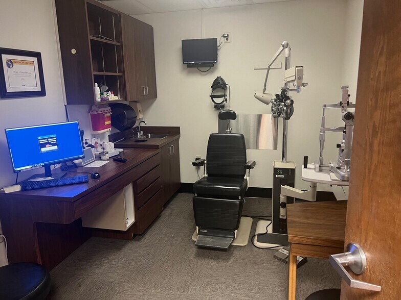 More Photos Of 3415 Golden Rd, Tyler Medical For Sale