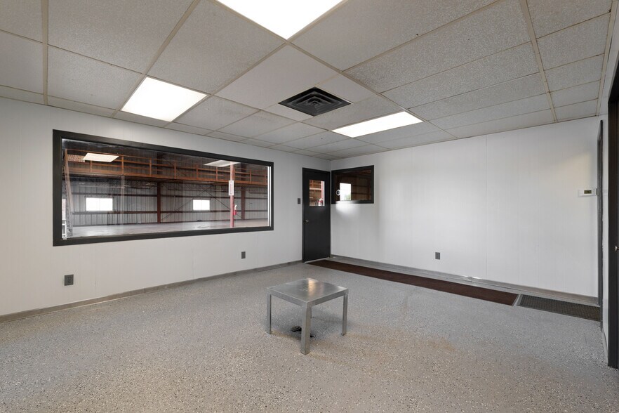 More Photos Of 14392 W Expressway 83, Harlingen Manufacturing For Lease