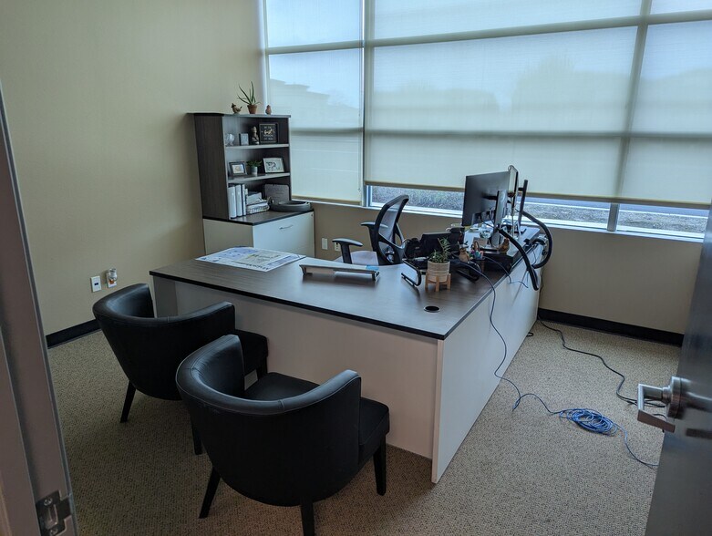 More Photos Of 17270-17272 Golden Valley Pky, Lathrop Office For Sale