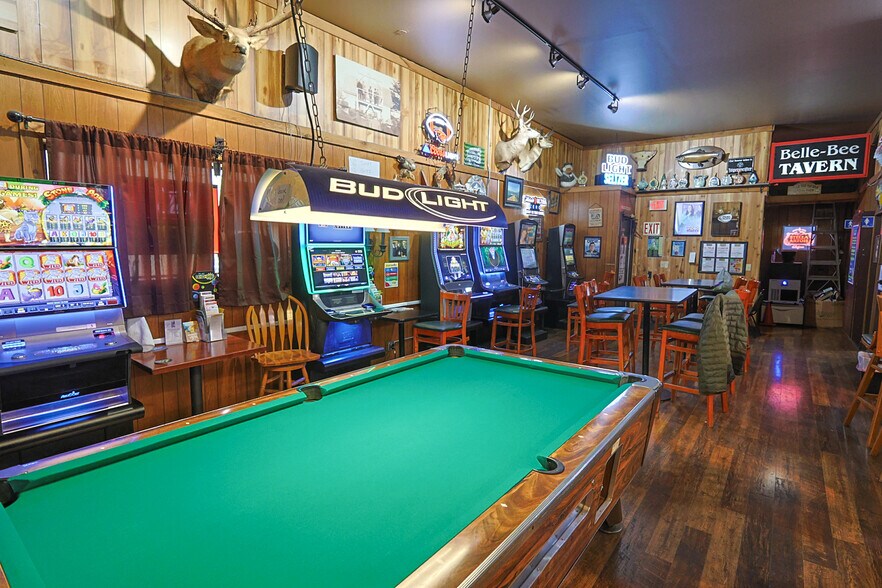 More Photos Of 702 Newmark St, Coos Bay Bar For Sale