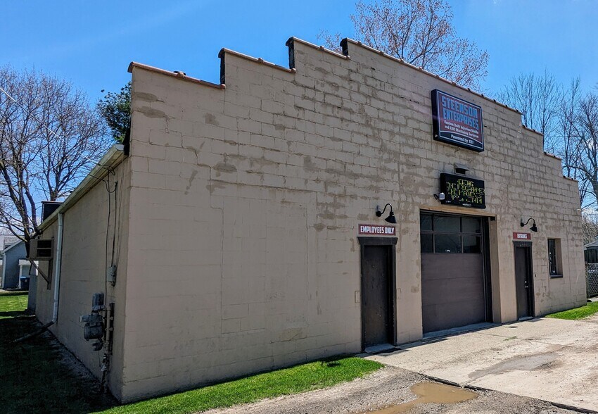 Primary Photo Of 4444 Forest St, Leonard General Retail For Sale