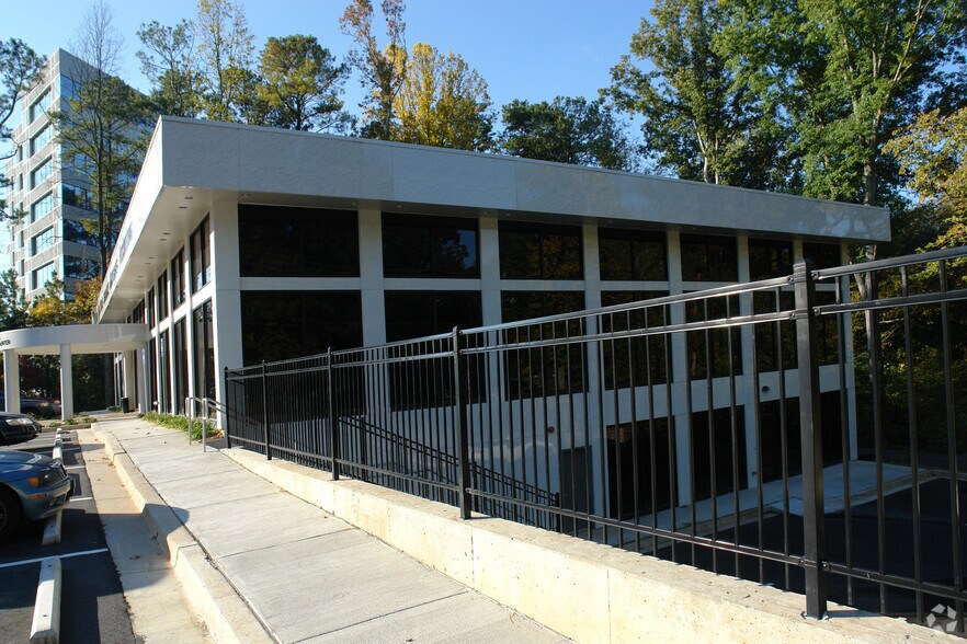 More Photos Of 3006 Clairmont Rd, Atlanta Office For Lease