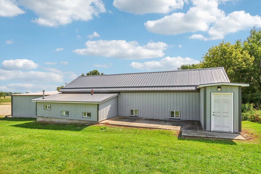 More Photos Of W9231 Bobolink Rd, Reeseville Warehouse For Sale