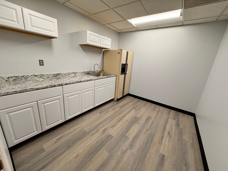 More Photos Of 8835 Columbia 100 Pky, Columbia Flex For Lease