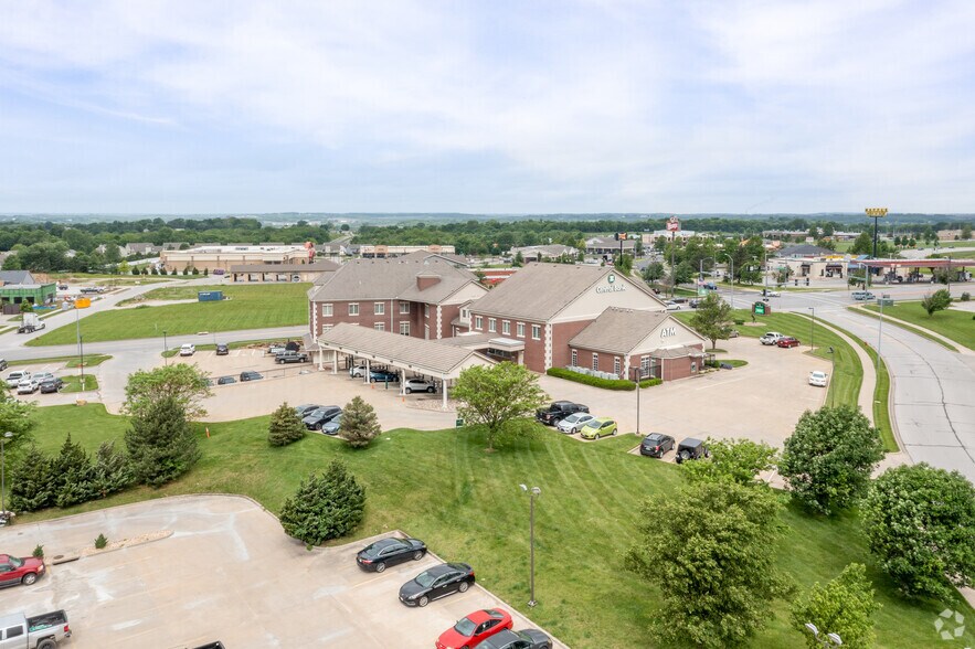 More Photos Of 2400 NW Prairie View Rd, Platte City Office For Lease