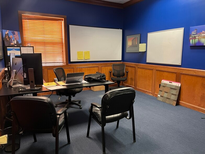 More Photos Of 33370-33388 Liberty Pky, North Ridgeville Light Distribution For Sale