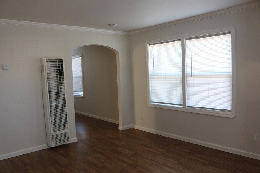 More Photos Of 1841 98th Ave, Oakland Freestanding For Sale