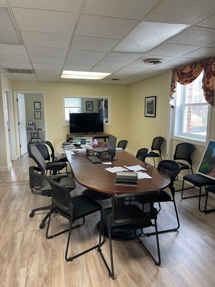 More Photos Of 727 J Clyde Morris Blvd, Newport News Office For Sale