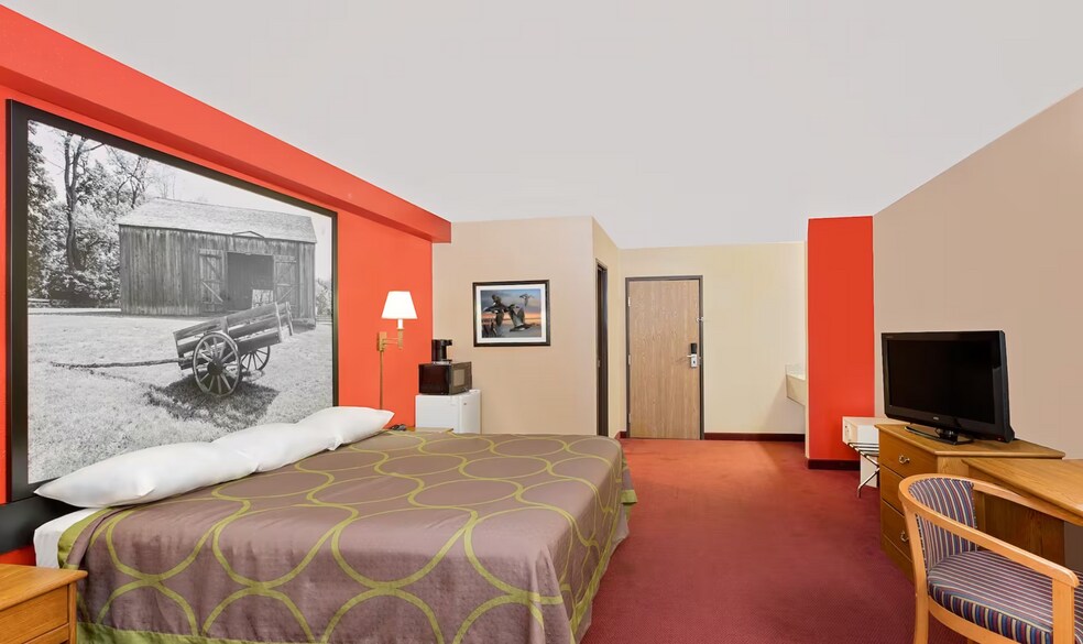 More Photos Of 109 W 8th St, Mound City Hotel For Sale