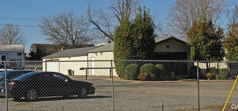 More Photos Of 4277 Pidgeon Roost Rd, Memphis Service For Sale