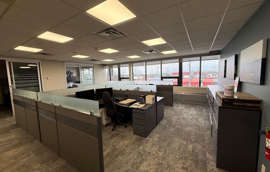 More Photos Of 23 Smith St, St Catharines Manufacturing For Lease