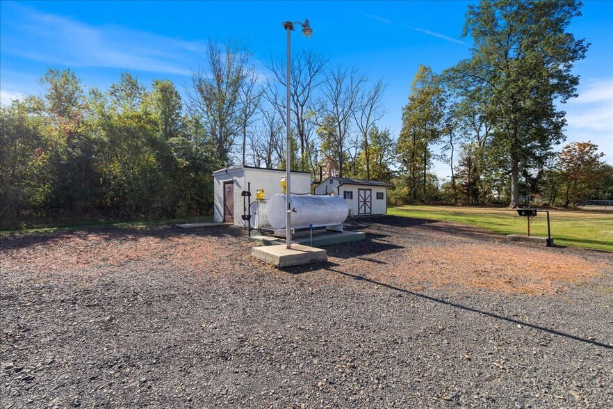 More Photos Of 563 Deep Run Rd, Perkasie Contractor Storage Yard For Sale