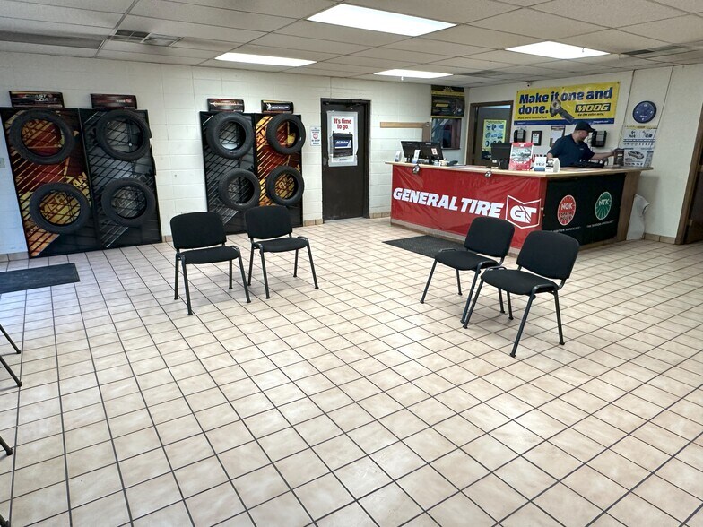 More Photos Of 1983 Pawlisch Dr, Rockford Auto Repair For Sale