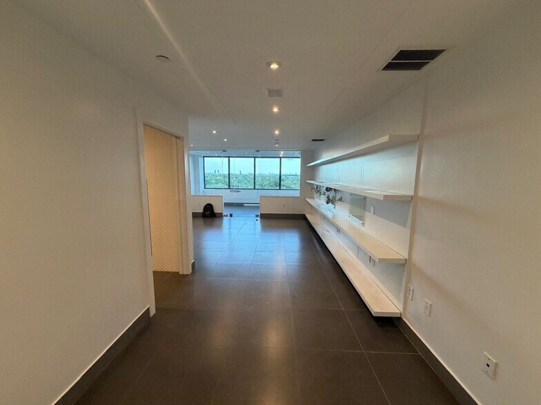 More Photos Of 4770 Biscayne Blvd, Miami Office For Sale