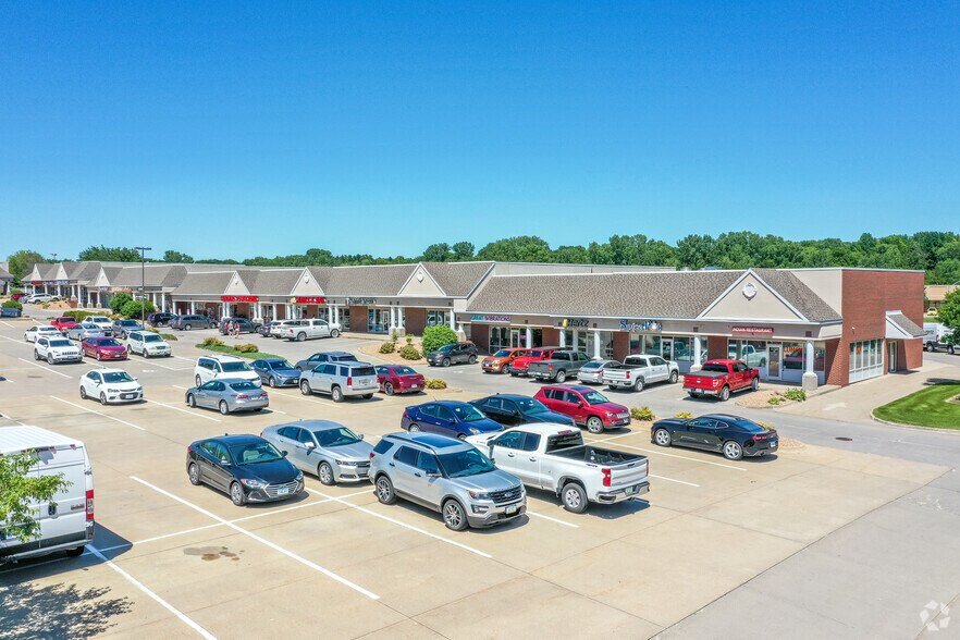 More Photos Of 2725-2819 100th St, Urbandale Unknown For Lease
