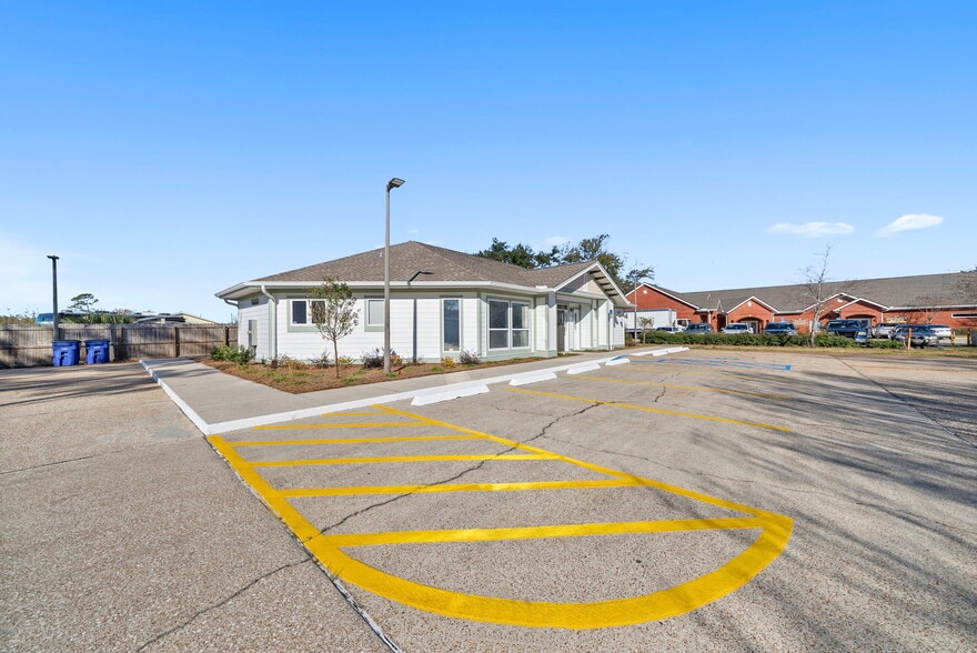 More Photos Of 2567 Huntcliff Ln, Panama City Medical For Lease