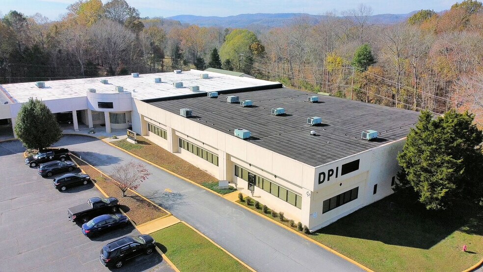 More Photos Of 1059 E Tri County Blvd, Oliver Springs Office Residential For Lease