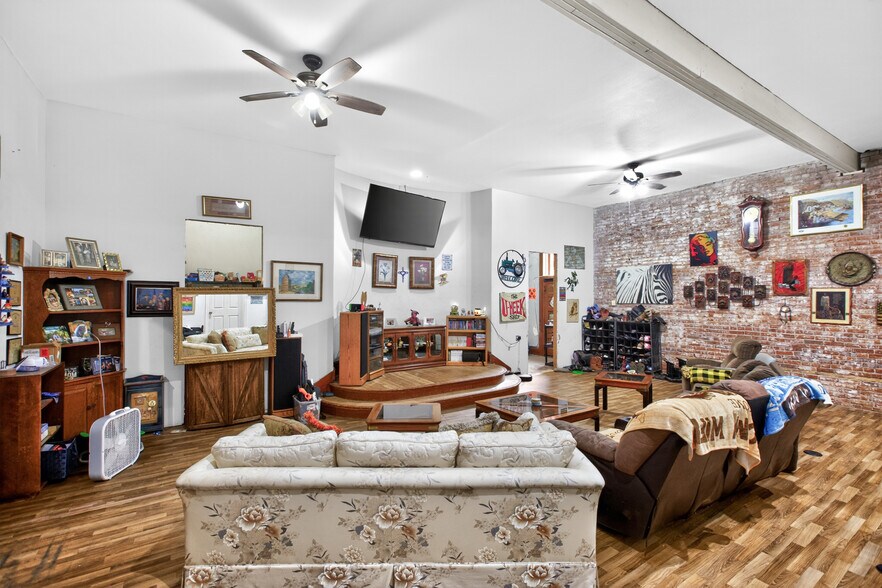 More Photos Of 100 Main St, Moro Specialty For Sale