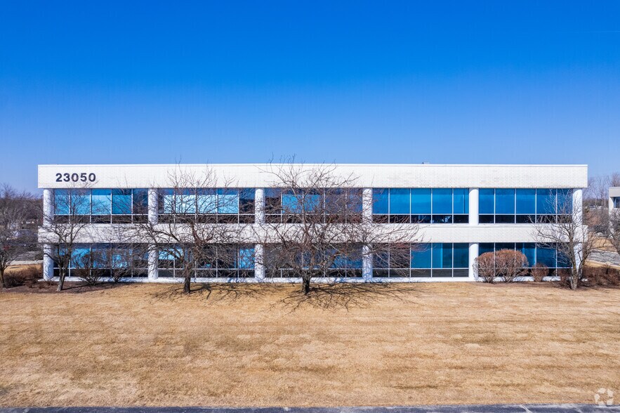 More Photos Of N28W23050 Roundy Dr, Pewaukee Office For Sale